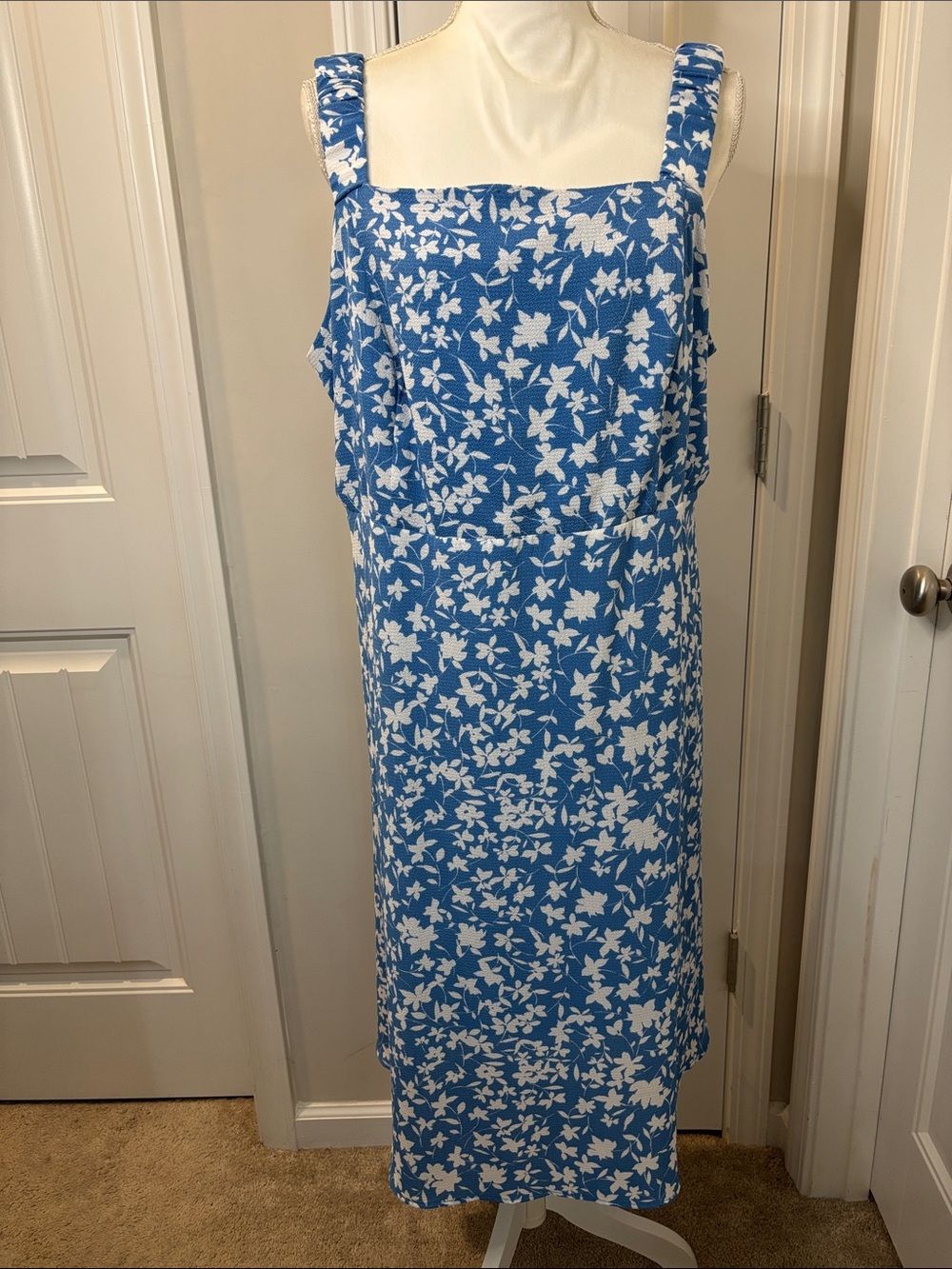 Sandra Darren Blue & White Floral Square-Neck Midi Dress Size 2X